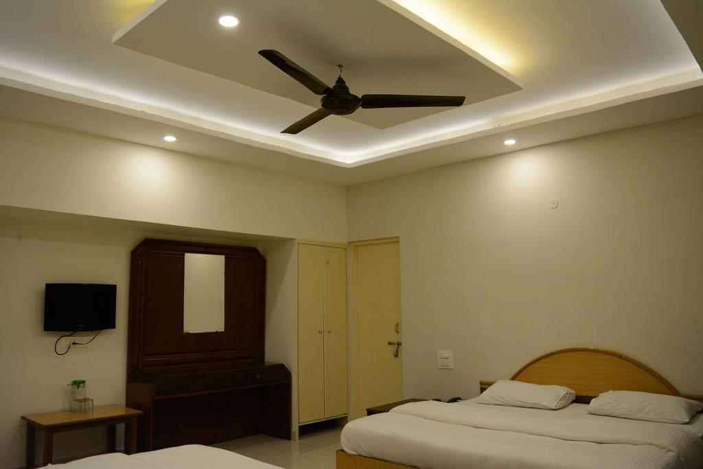 Hotel Mansarover International Haridwar Room photo